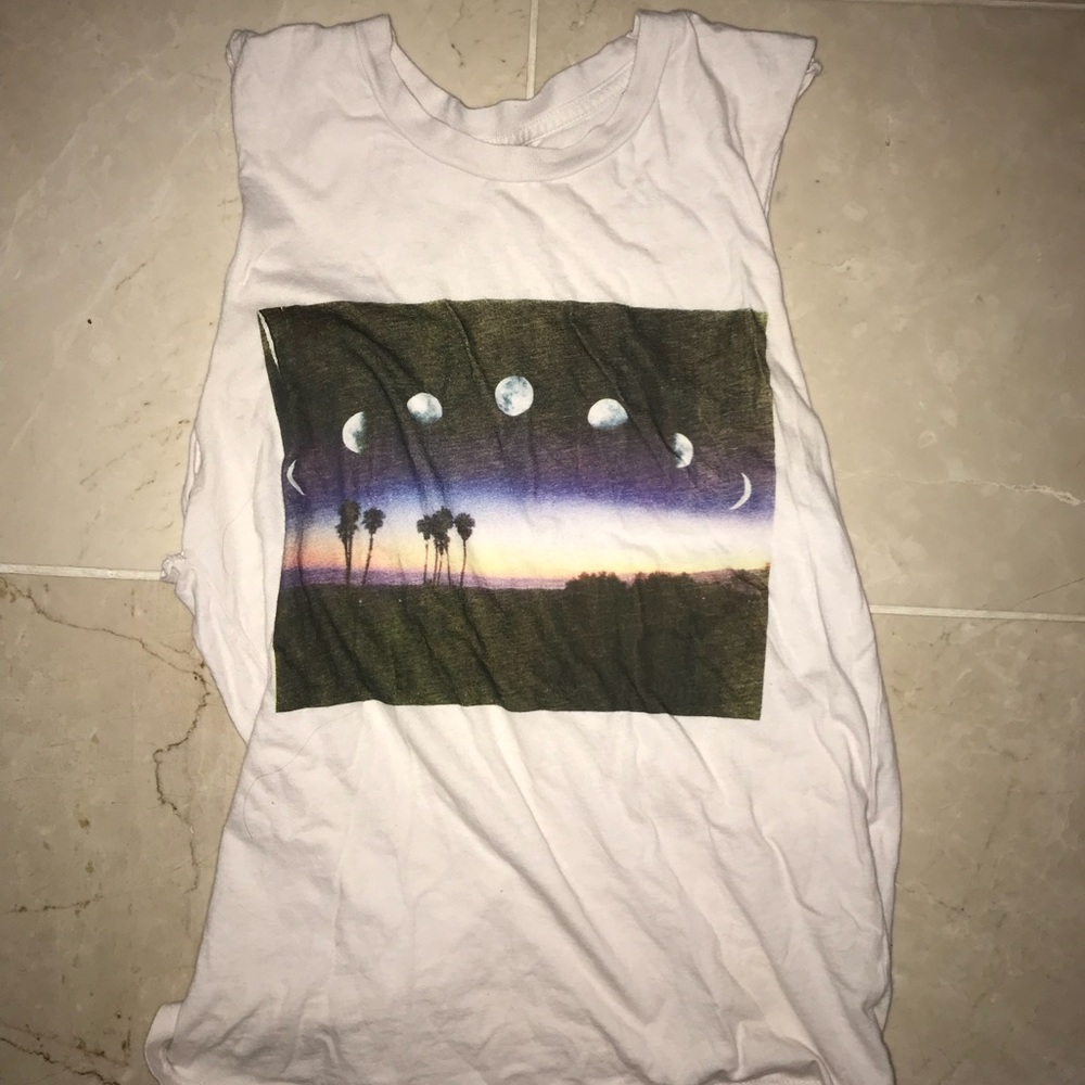 BRANDY MELVILLE SLEEVELESS TEE